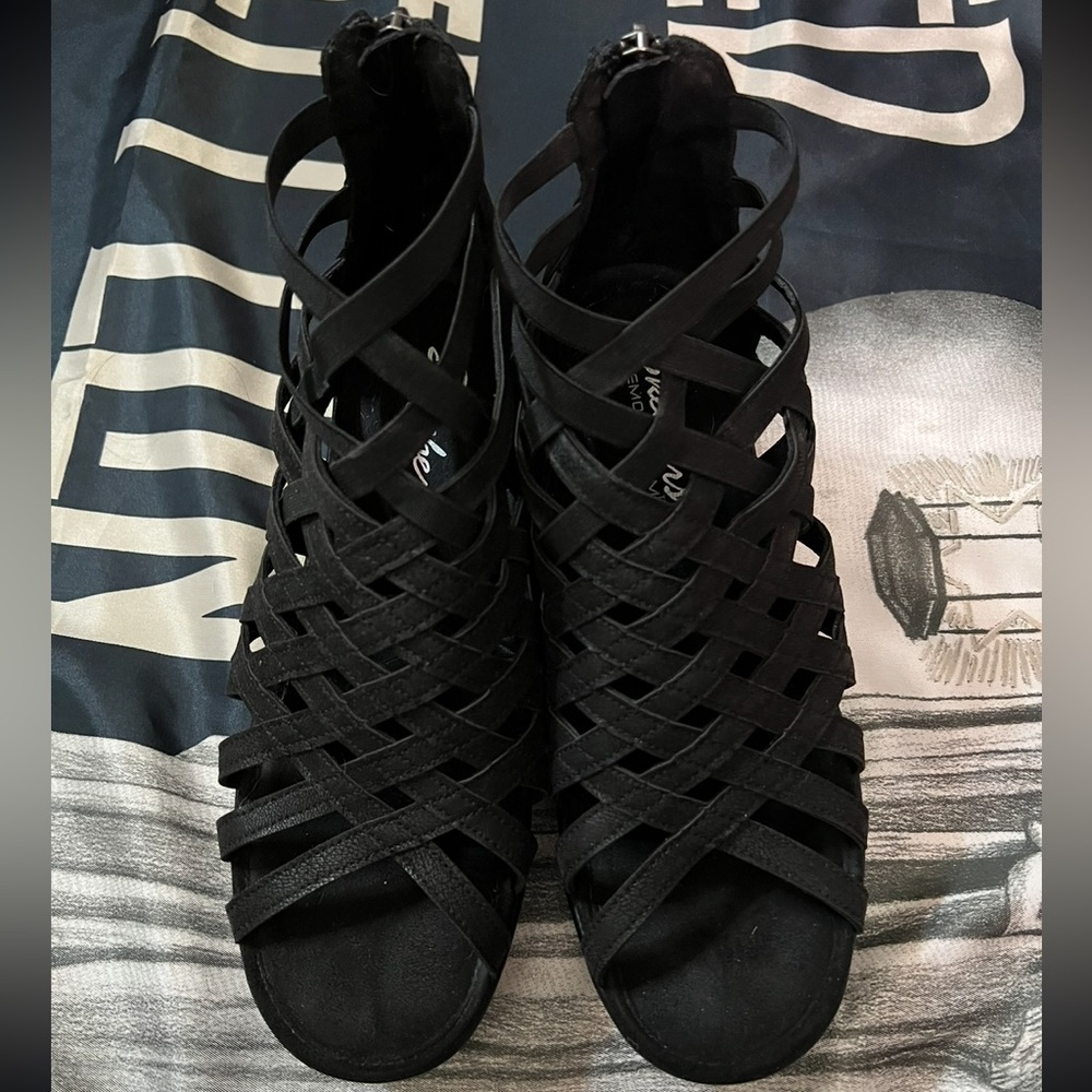 Sketchers Black Strappy Sandals
